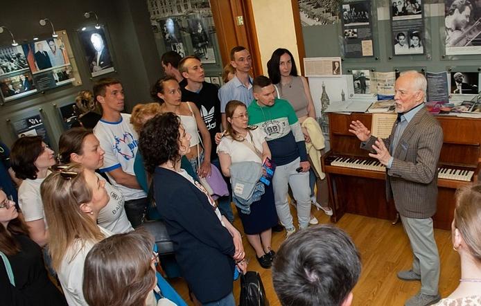 Закулисье музыкального мира