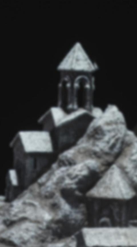 С неба упали три яблока
